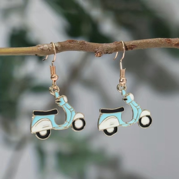 🆕New Cartoon Enamel Retro Bus, Motorcycle,Roller Skates, Graduation Cap Earrings - Picture 6 of 14